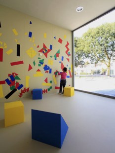 dzn_Anansi-Playground-Building-by-Mulders-vandenBerk-Architecten-13.jpg